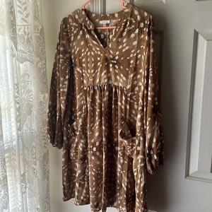 Tan with white detail and pockets dress